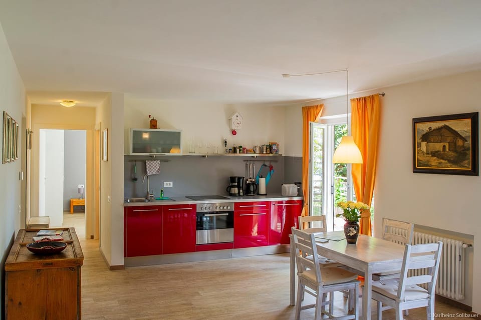 Kitchen or kitchenette, Dining area, pet friendly, stove