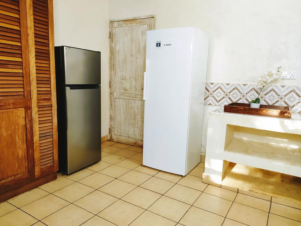 Kitchen or kitchenette, Communal kitchen