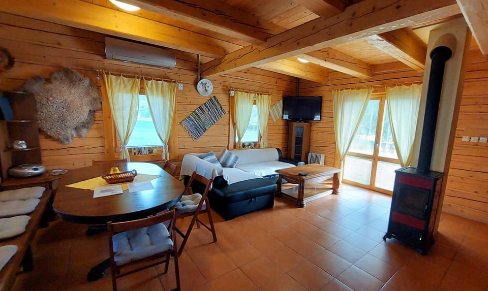 Communal lounge/ TV room, TV and multimedia, Living room, Seating area