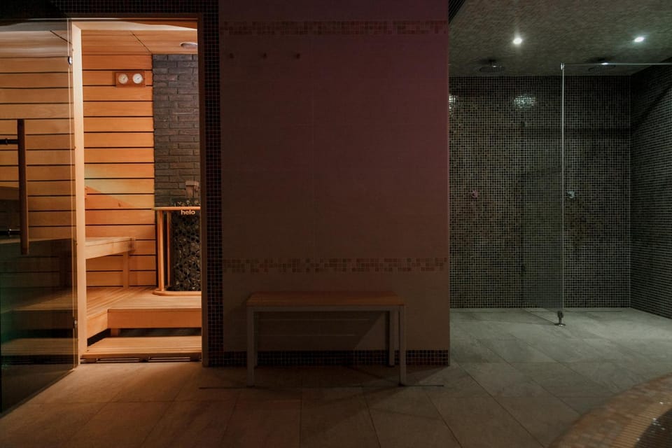 Shower, Sauna