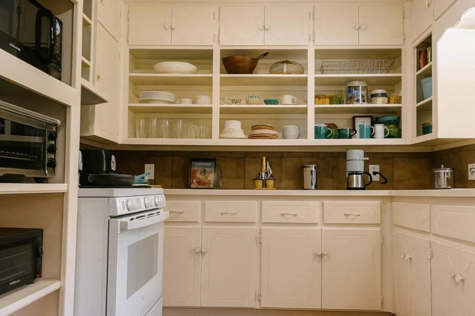 Cozy Cottage Centrally Located WorkerFriendly House in Sherman