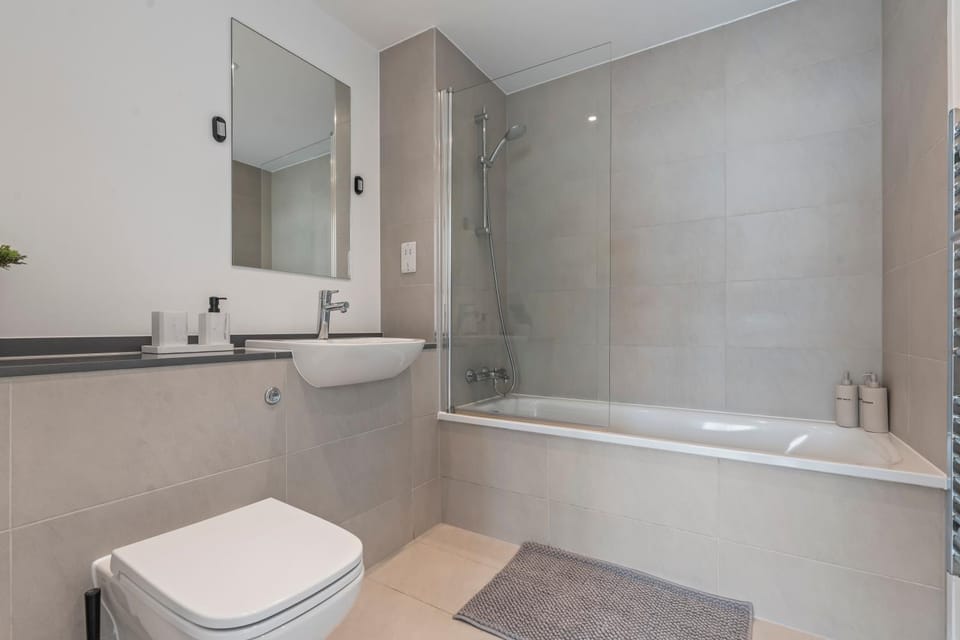 Shower, Toilet, Bathroom, Bath