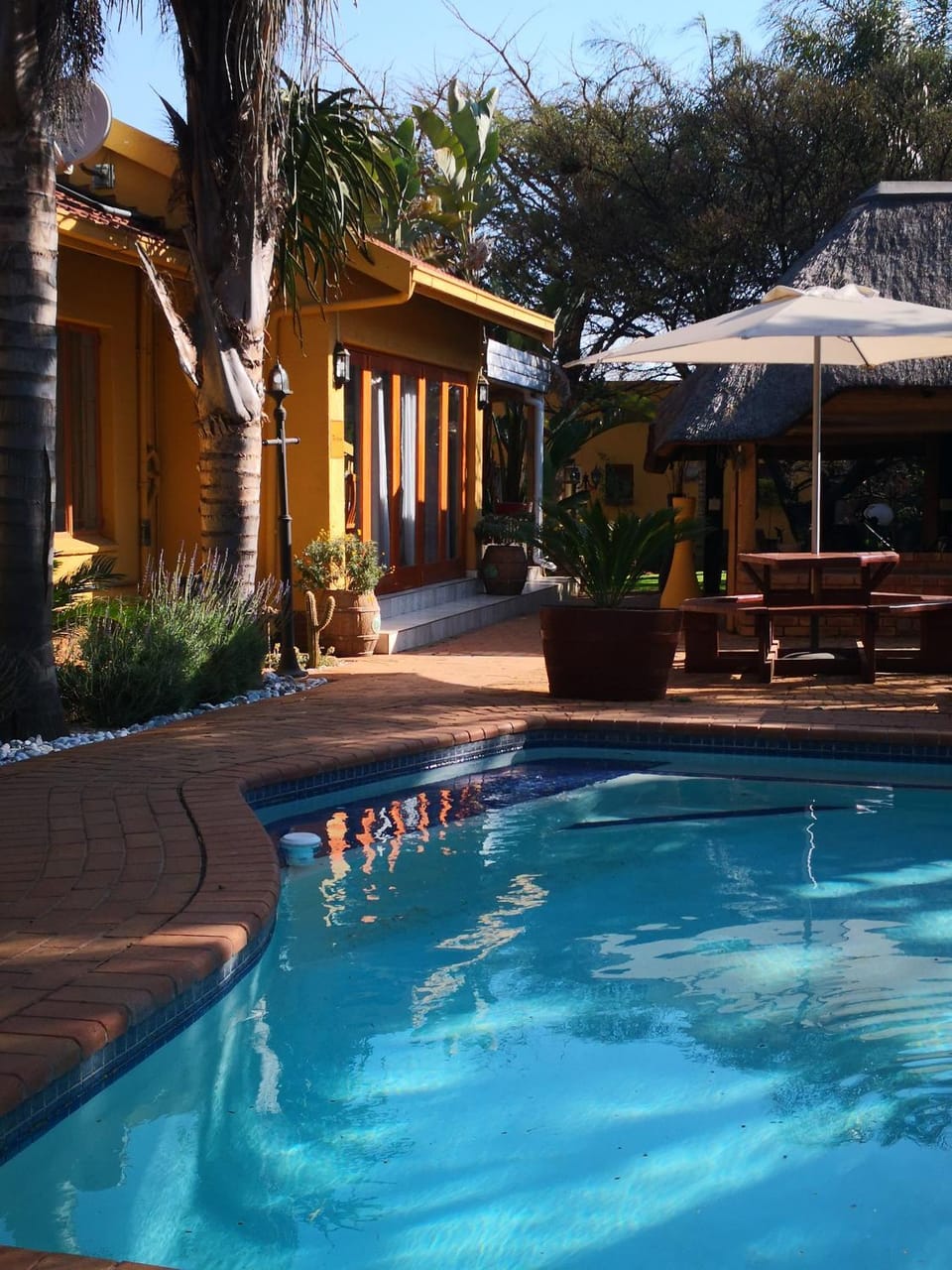 Property building, Garden, Swimming pool