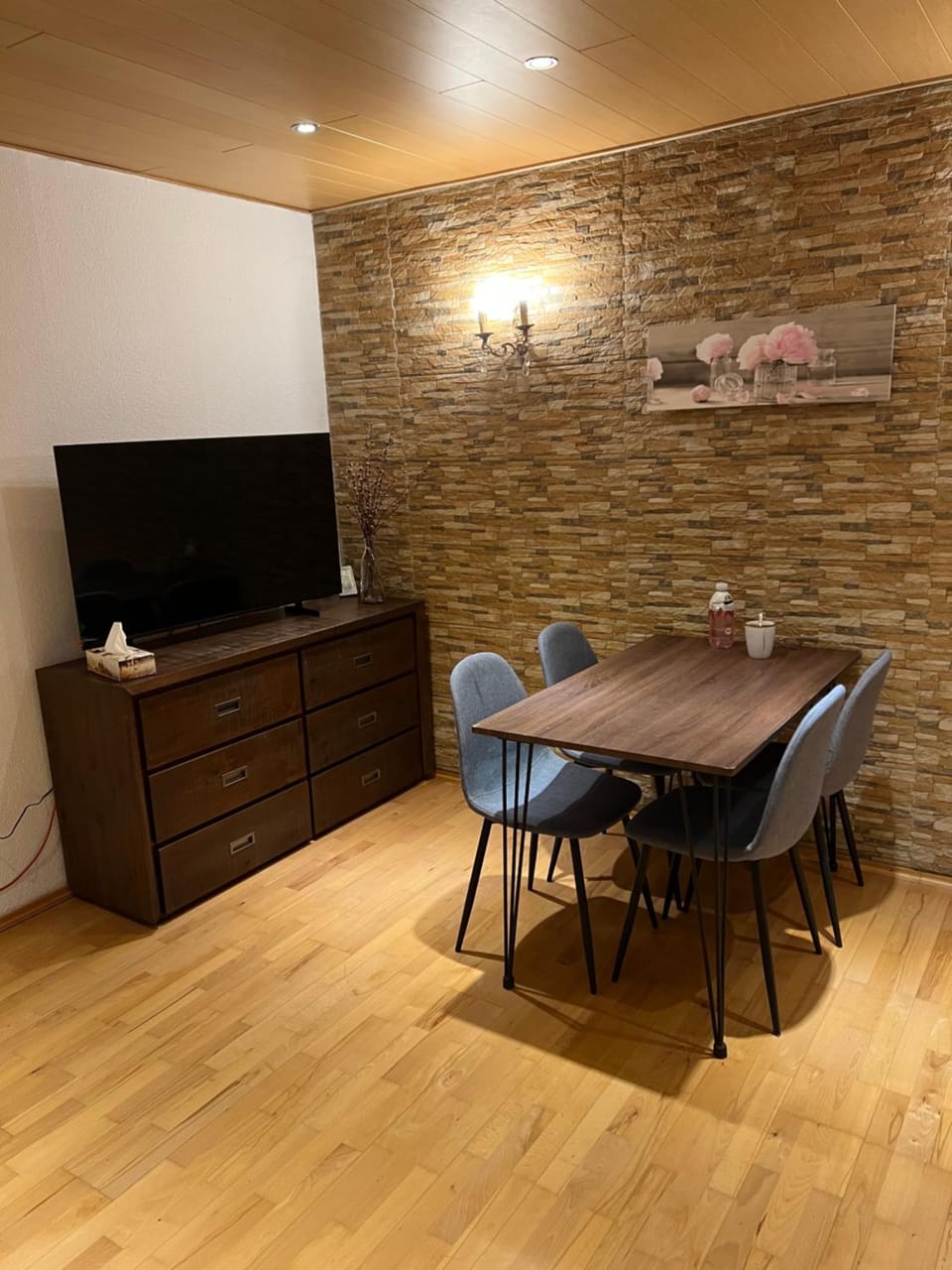 Monteurwohnung mit Parkplätzen, flexibler Check-in, Küche und Smart TV in Bad Sobernheim, Kreis Bad Kreuznach Apartment in Rhineland-Palatinate