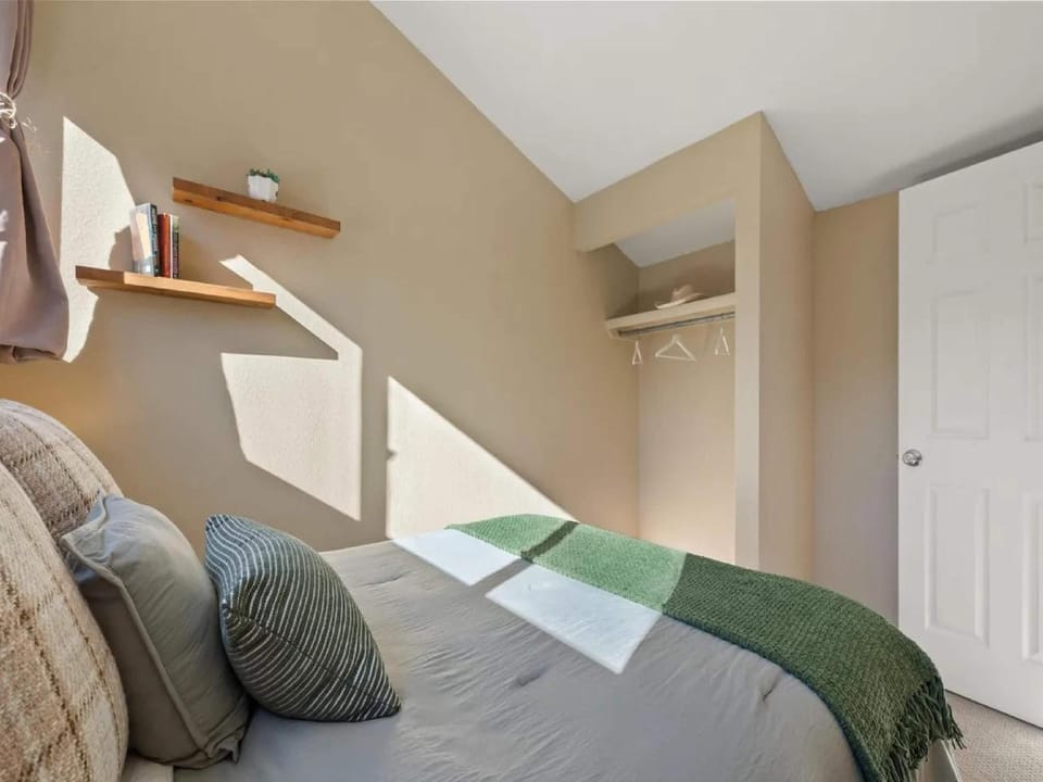 Modern 2BR Jackson Condo Apartment in Jackson