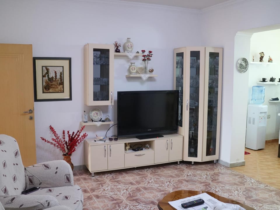 Communal lounge/ TV room, TV and multimedia, Living room, Seating area