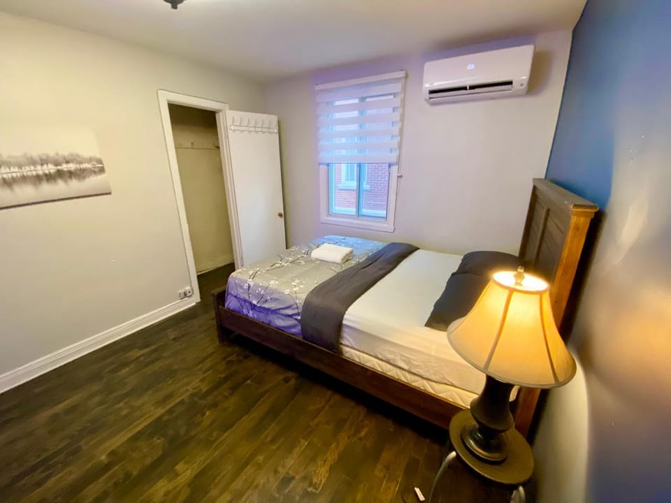 GUEST HOUSE - MontREAL Homes Apartment in Côte Saint-Luc