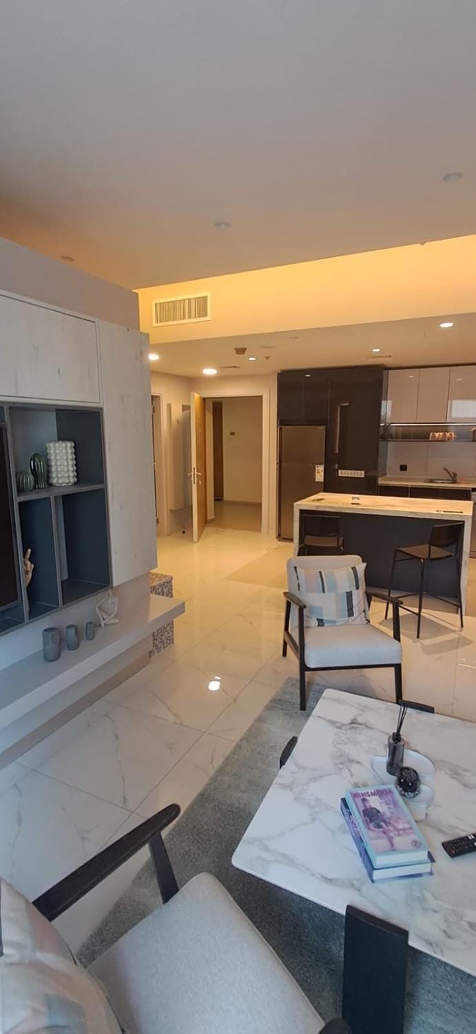Kitchen or kitchenette, Living room, Seating area, Dining area