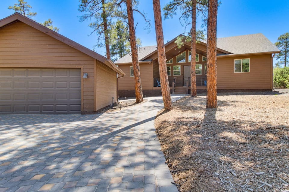 Forest, Fairways & Family Fun! Show Low Sanctuary House in Show Low