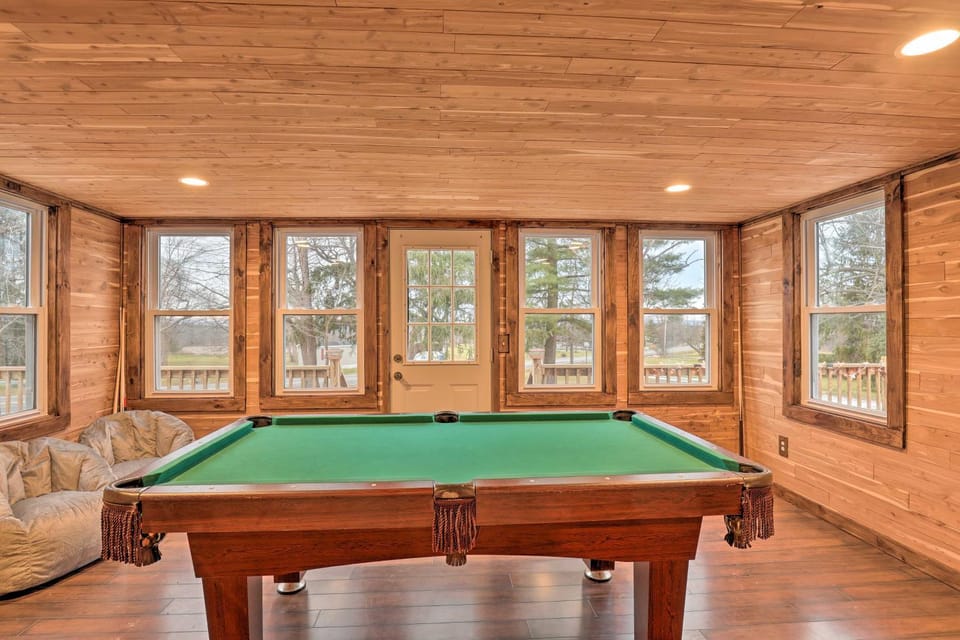 Wine Trail Retreat w/ Tiny Home & Hot Tub House in Seneca Lake