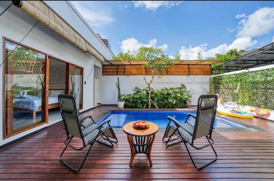 Patio, Balcony/Terrace, Swimming pool, sunbed