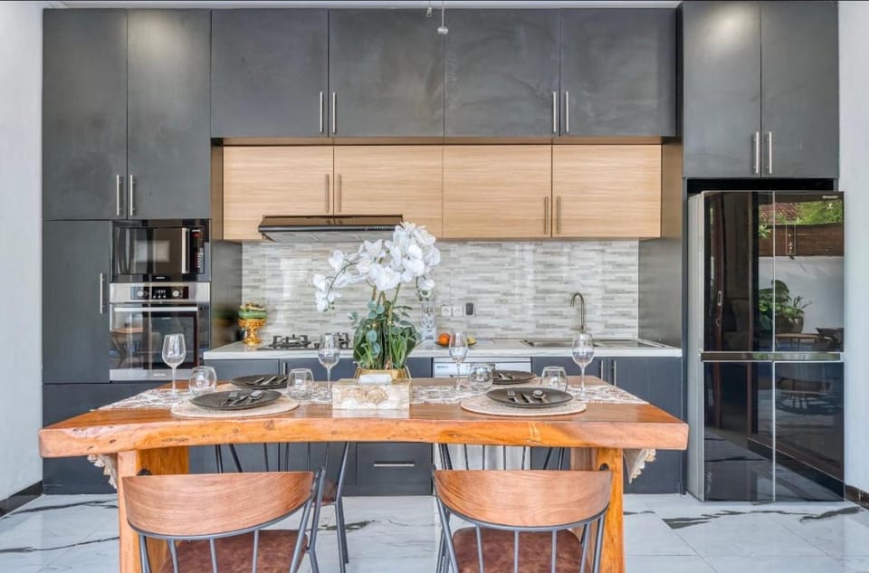 Kitchen or kitchenette, Dining area, Dinner, dishwasher, microwave, oven, stove, kitchen, kitchen