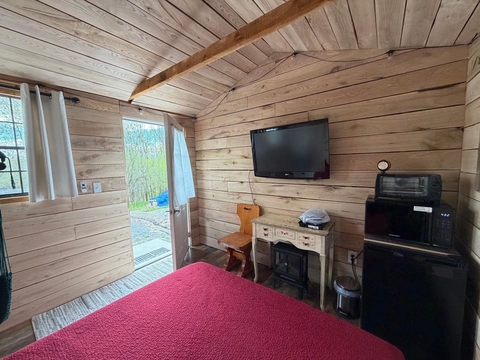 Cabins on THE GREAT CHAZY RIVER Cabin in Adirondack Mountains