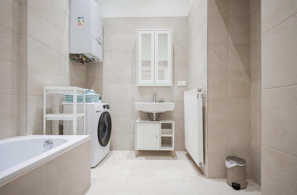 Bathroom, Bath, towels, washing machine