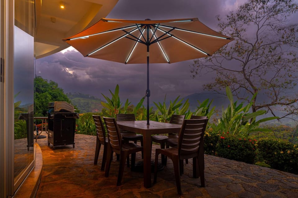 Privacy-Panoramic views-Large Pool-Mountain top House in Quepos