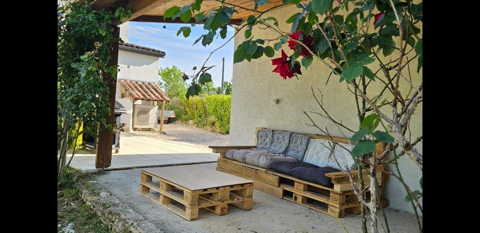 La bâtisse a deux tours House in Occitanie