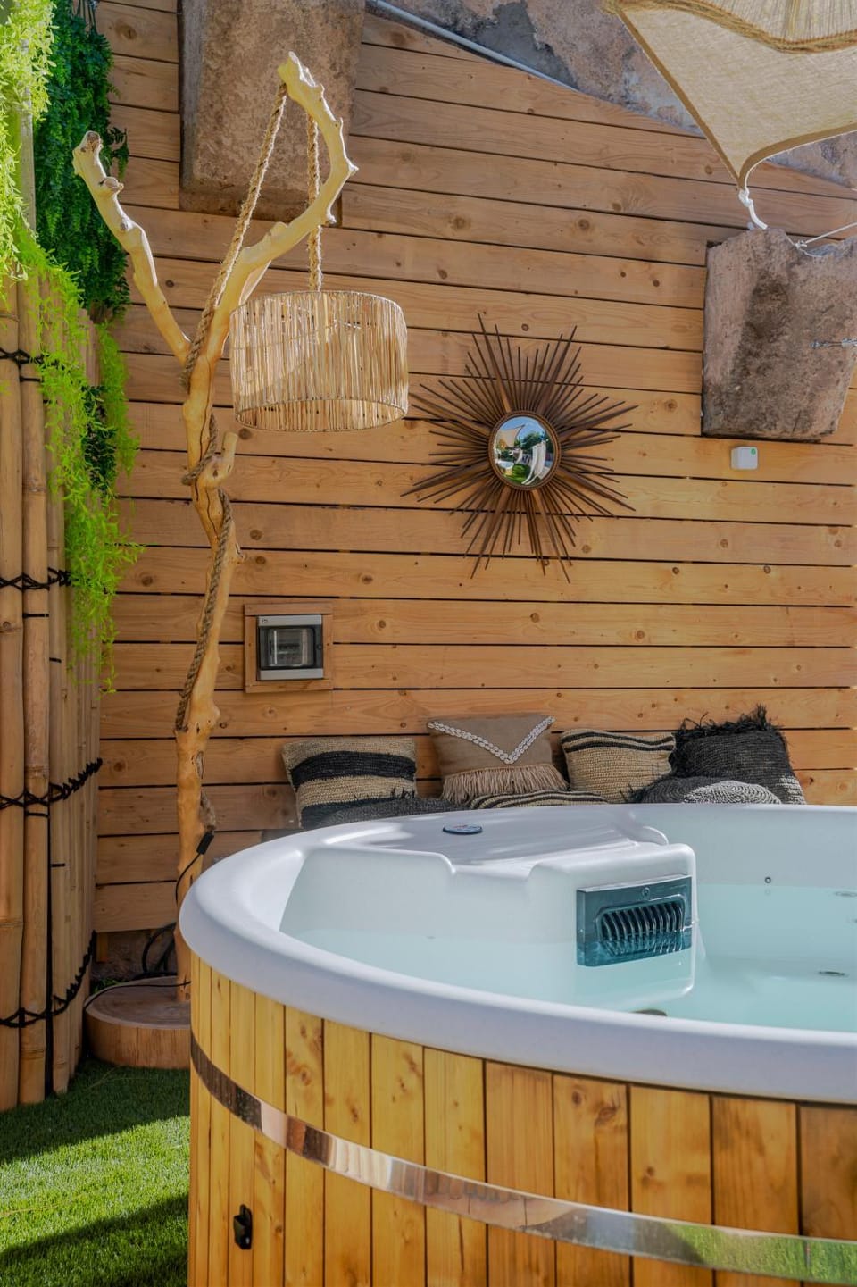 Le Cabanon Secret by Le Mas Aurel de Provence Love hotel in French Riviera