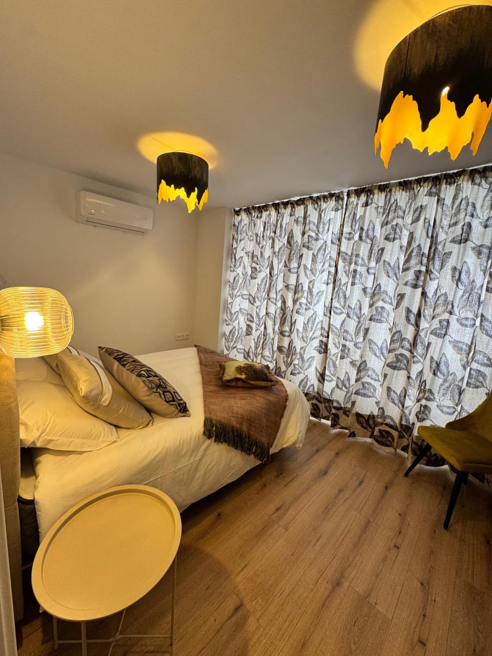 Bed, Photo of the whole room, Bedroom, air conditioner
