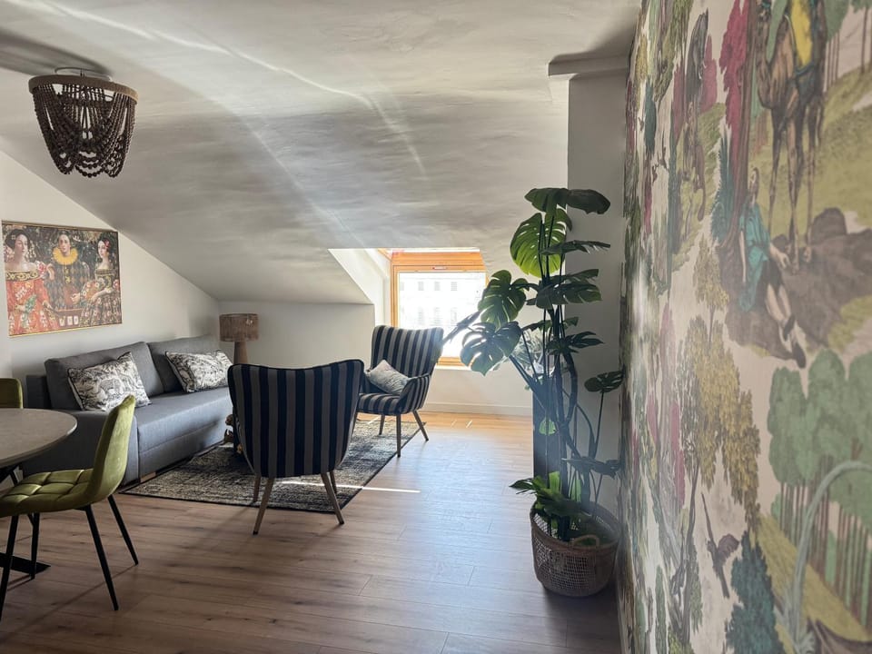 Living room, Photo of the whole room, Seating area