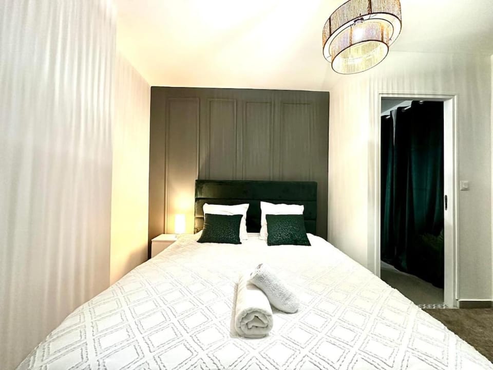 Emerald 102 - 5 min Circuit 24H du Mans Apartment in Le Mans