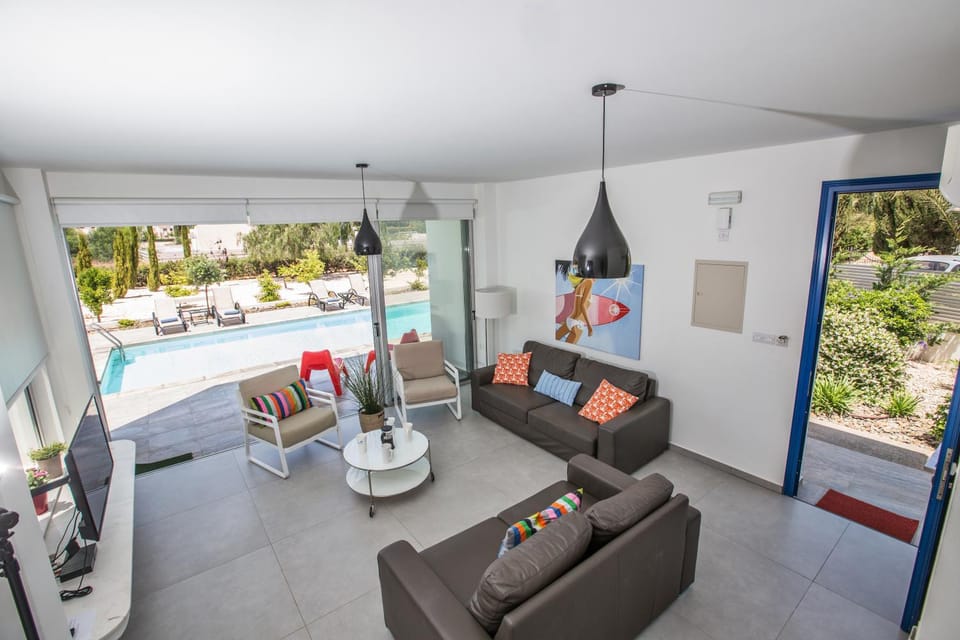 Patio, TV and multimedia, Living room, Swimming pool, Swimming pool