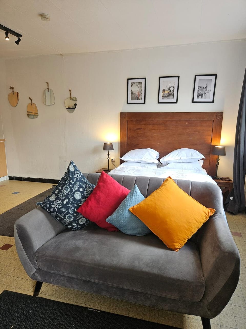 Communal lounge/ TV room, Bathroom, Living room, Seating area
