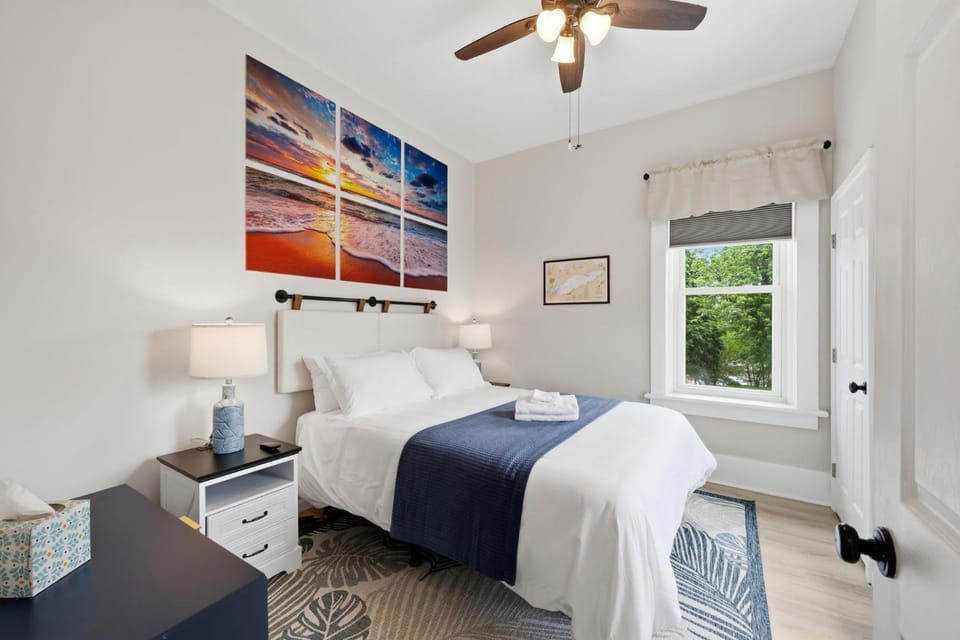 Cozy Apartment Heart of Vermilion Sleeps 4 Apartment in Vermilion