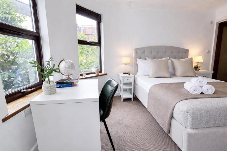 Property building, Bed, Bathroom, View (from property/room), Seating area, Bedroom, flat iron, hair dryier, heating, internet, towels, wardrobe