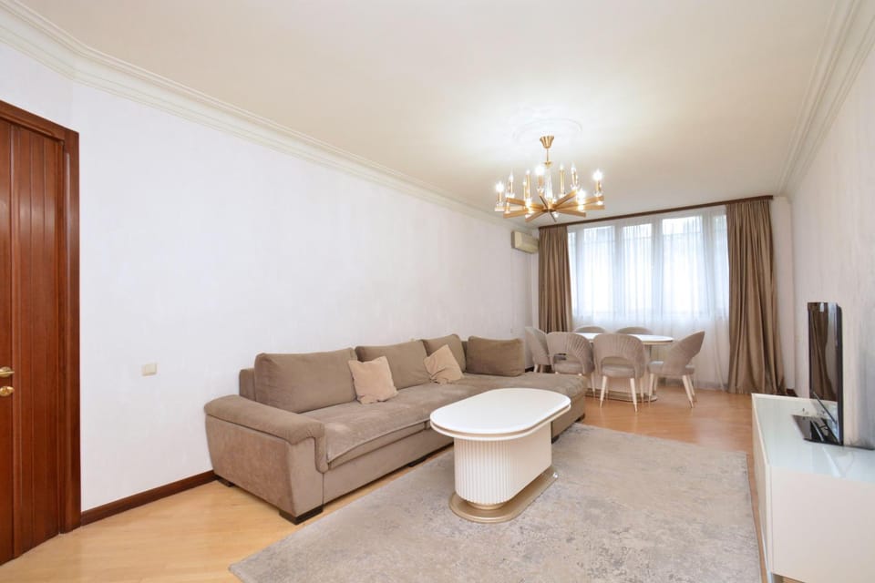 Three-Bedroom Apartment Near Republic Square Apartment in Yerevan