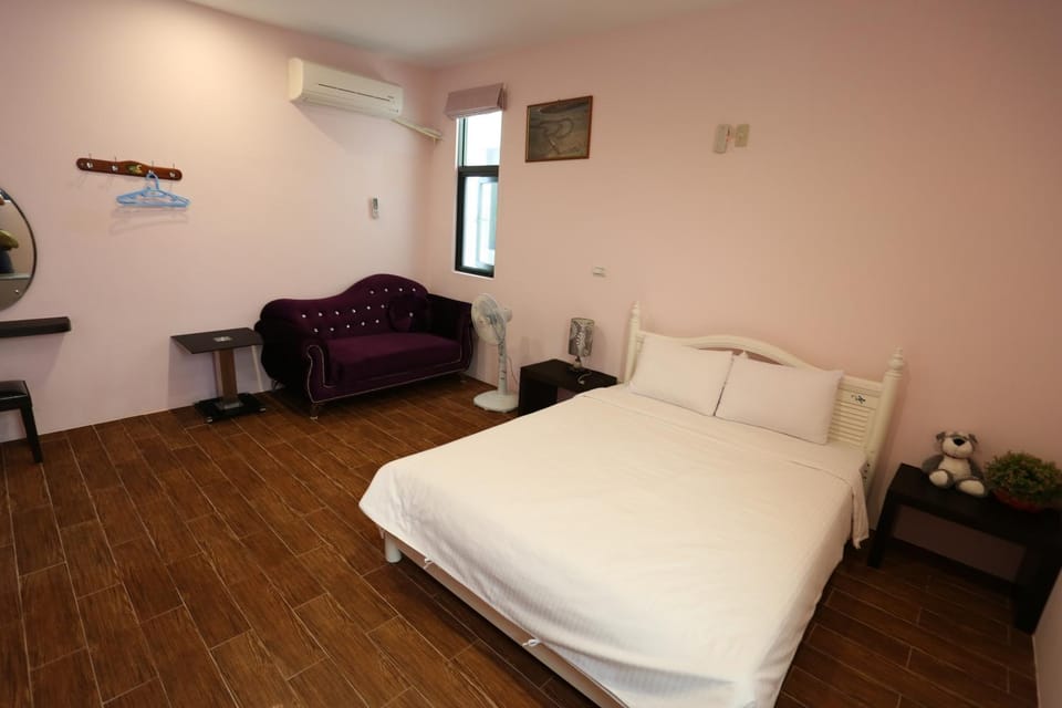 Photo of the whole room, bunk bed