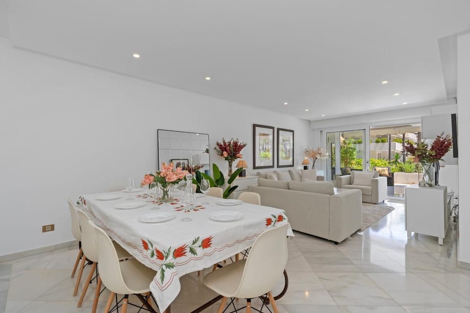 Living room, Dining area