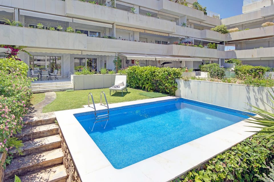 Property building, Garden, Pool view, Swimming pool