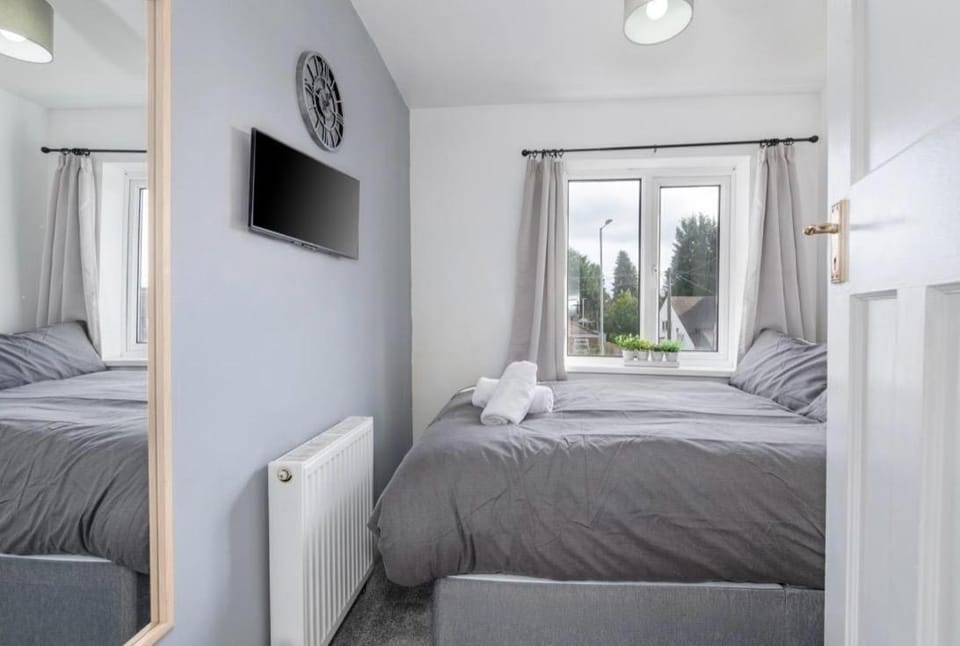 Modern City Centre Home House in Wolverhampton