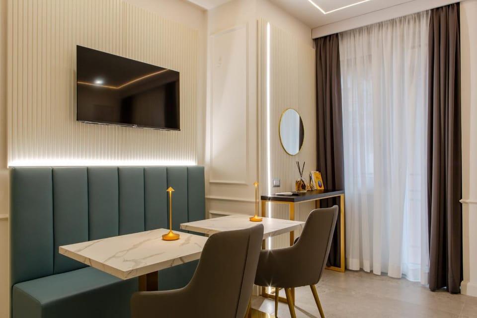 TV and multimedia, Seating area, Dining area