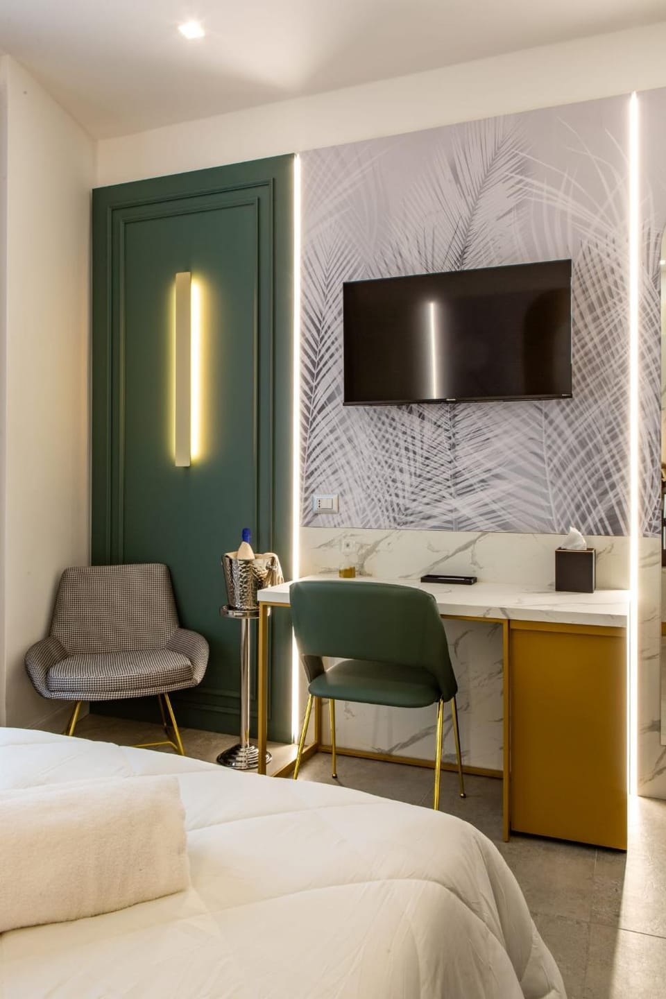TV and multimedia, Photo of the whole room, Bedroom