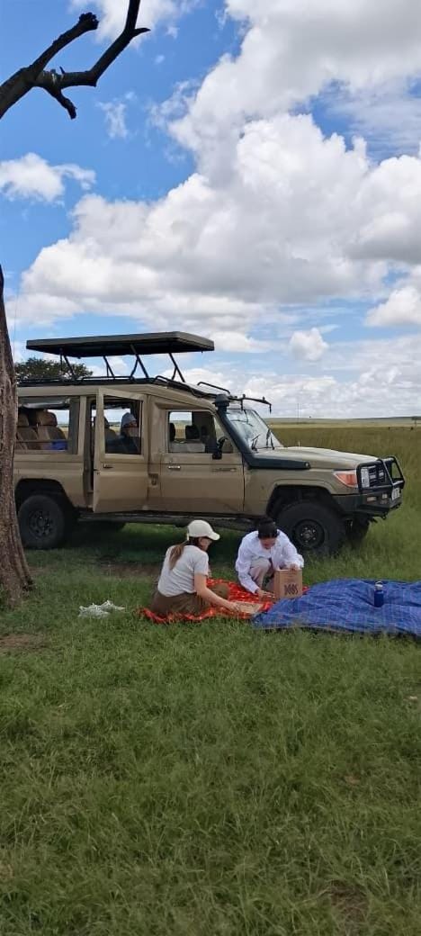 Turacova mara safaris & accommodation Luxury tent in Uganda