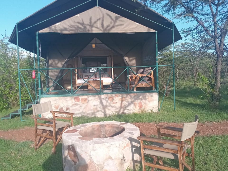 Turacova mara safaris & accommodation Luxury tent in Uganda