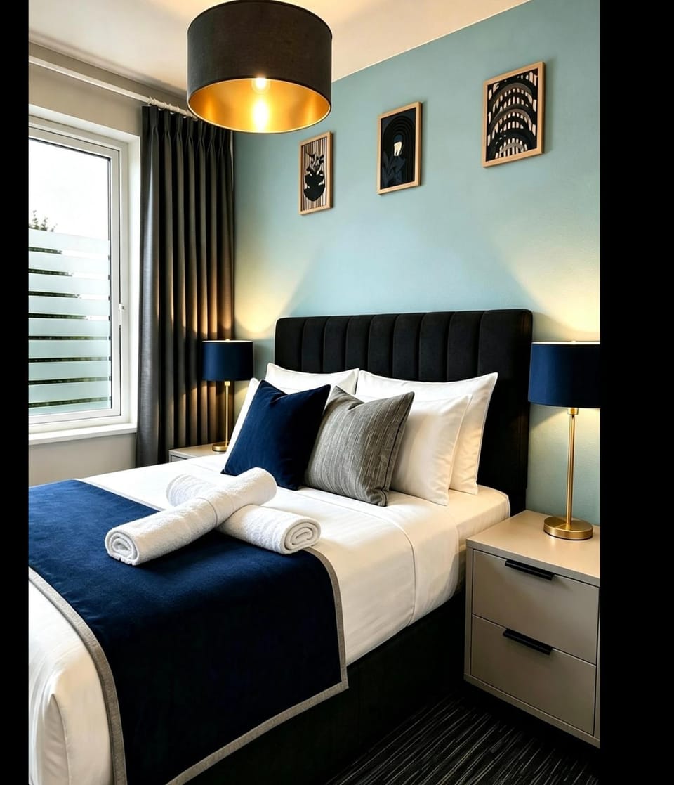 Stylish 3 Bed house Contractor Friendly Free parking & Wifi Apartment in Bristol
