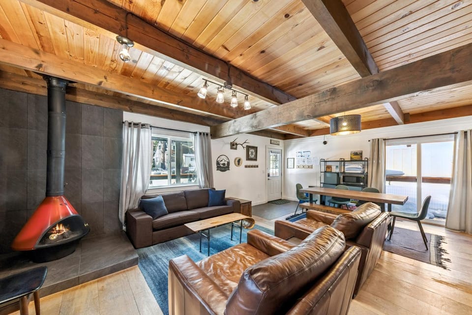 Living room, Seating area, fireplace, furniture