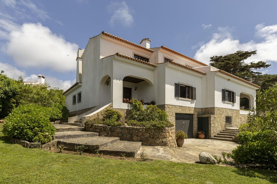 The Ocean Light House by Clama Retreats House in Lisbon District