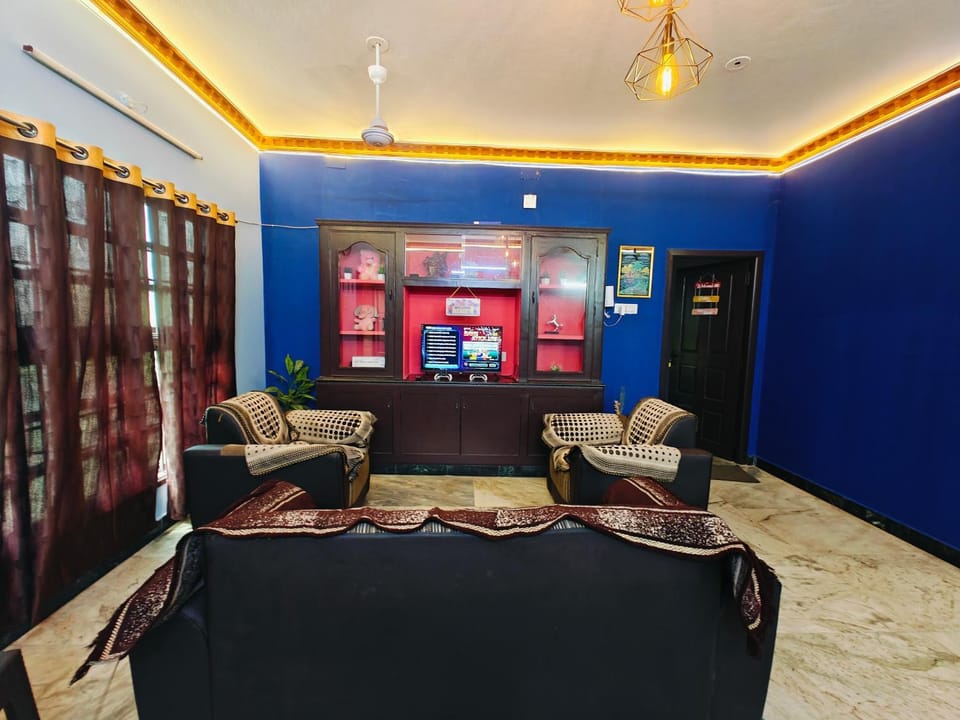 Communal lounge/ TV room