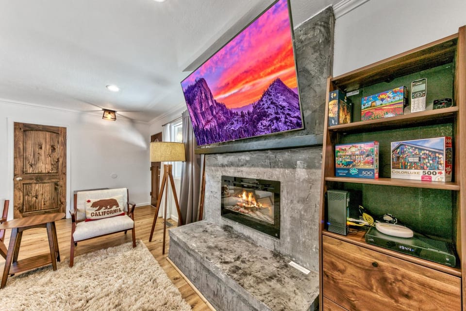 TV and multimedia, Living room, fireplace, furniture