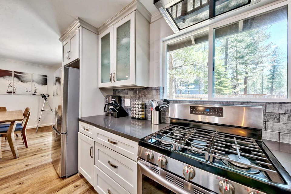 Natural landscape, View (from property/room), Kitchen or kitchenette, furniture, oven, stove