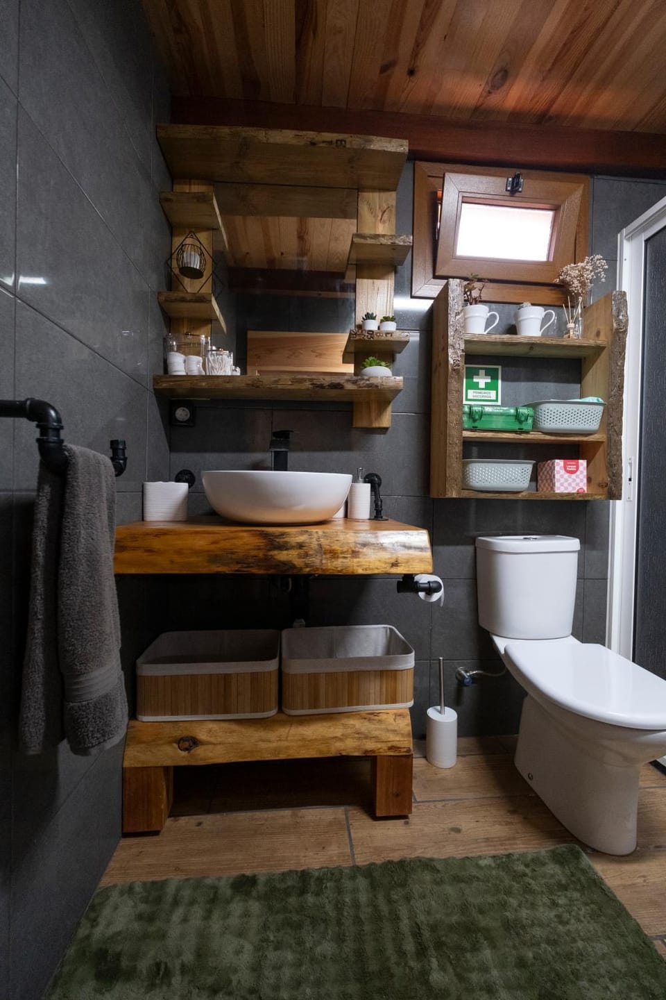 Bathroom, towels