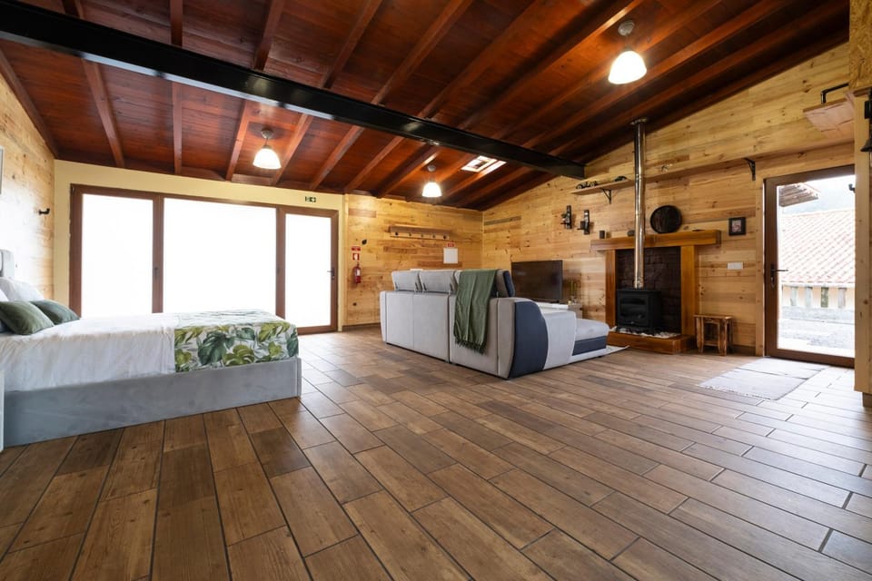 Communal lounge/ TV room, TV and multimedia, Kitchen or kitchenette, Living room, Seating area, Evening entertainment