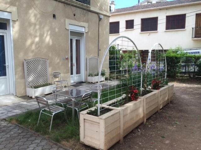 VILLA NOEMIE Studio - de 100 m des Thermes Apartment in Occitanie
