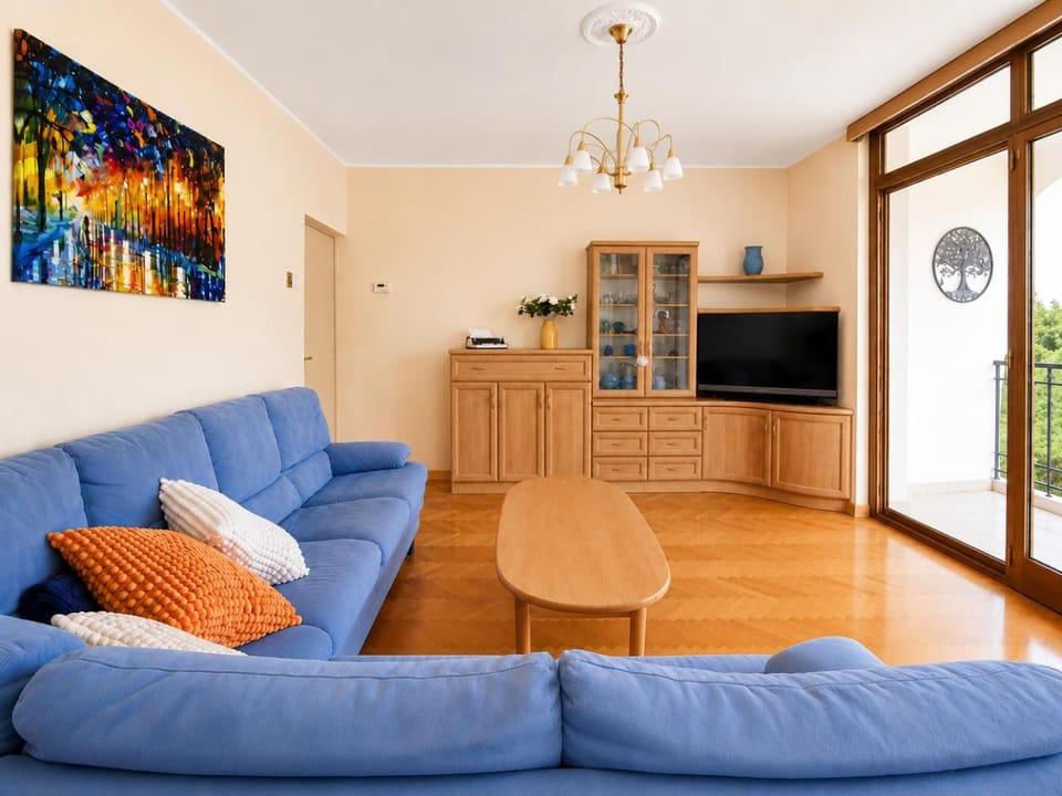 Communal lounge/ TV room, Living room, Seating area