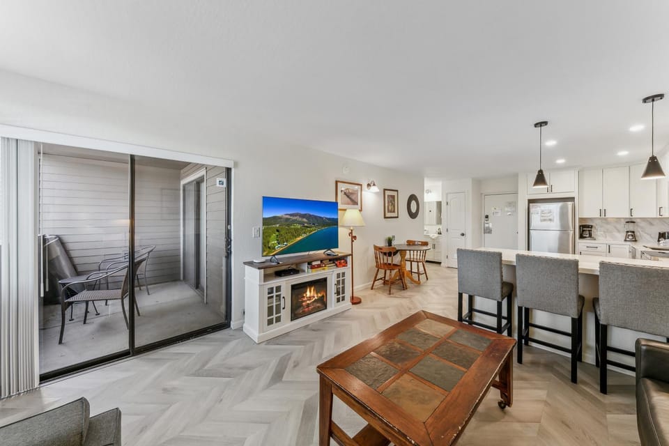 Lakeland Village #223 - Adventure Ready Remodel Apartment in South Lake Tahoe