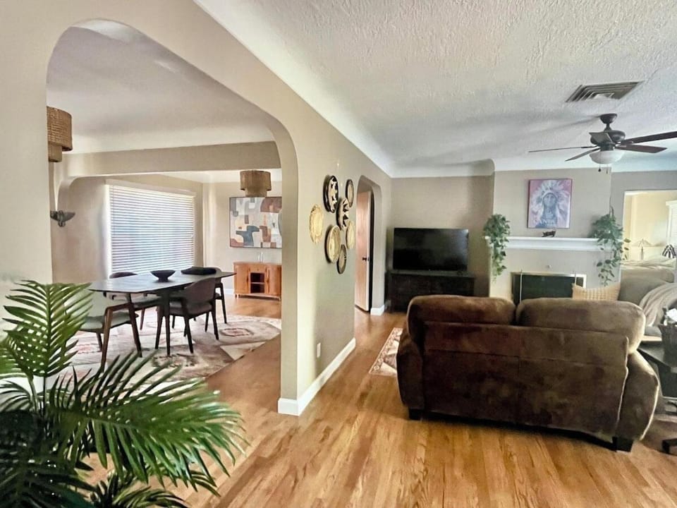 Communal lounge/ TV room