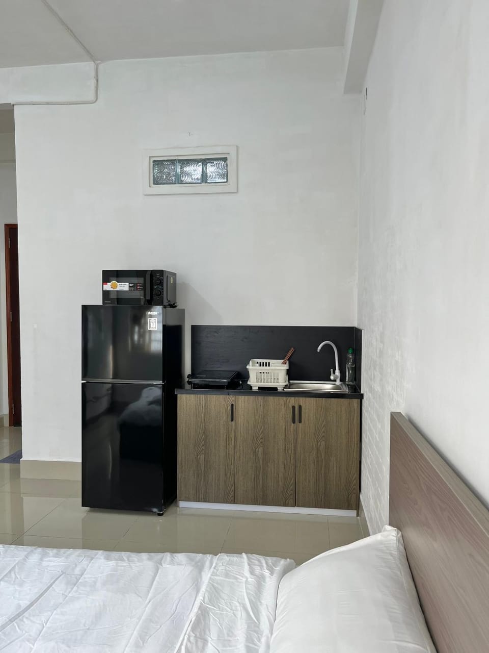Bed, Kitchen or kitchenette, Photo of the whole room, oven